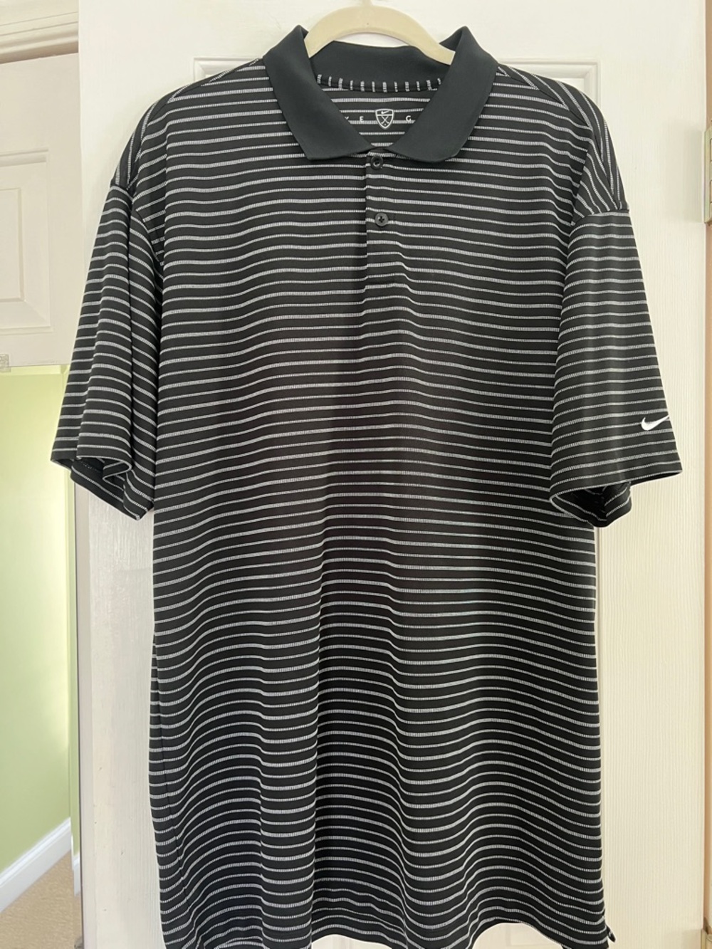 Men’s Nike Black & White Striped Men’s Golf Polo.EUC.Sz-XL